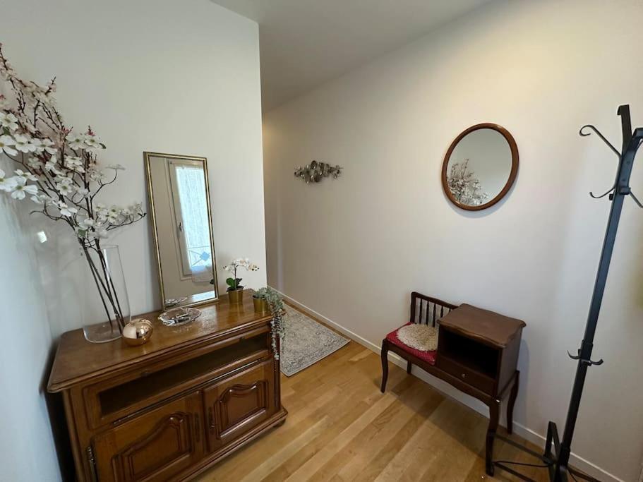 Appartement Spacieux En Centre Ville Vendôme Екстериор снимка