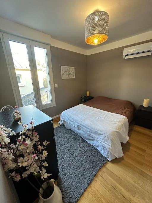 Appartement Spacieux En Centre Ville Vendôme Екстериор снимка