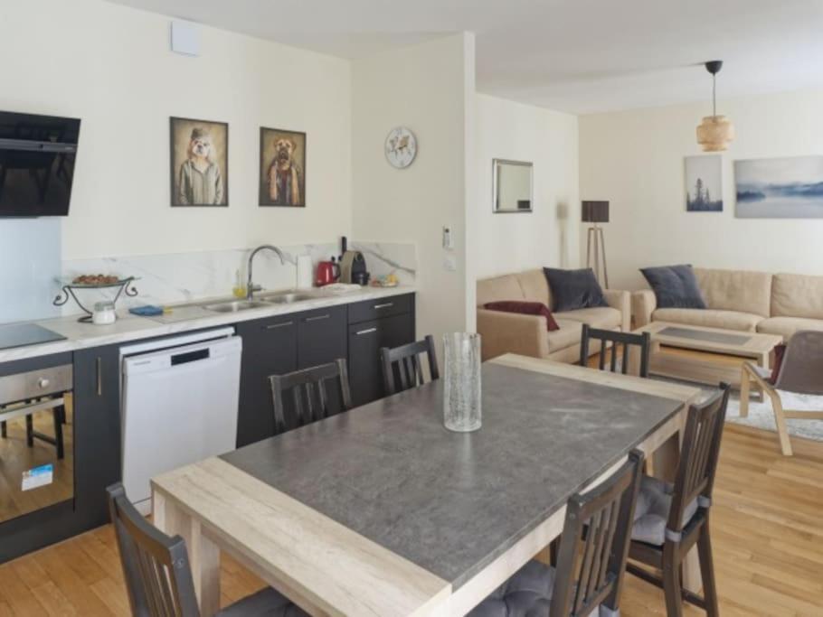Appartement Spacieux En Centre Ville Vendôme Екстериор снимка