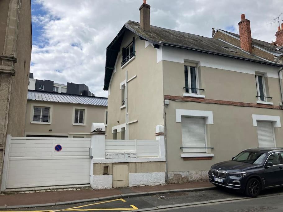 Appartement Spacieux En Centre Ville Vendôme Екстериор снимка